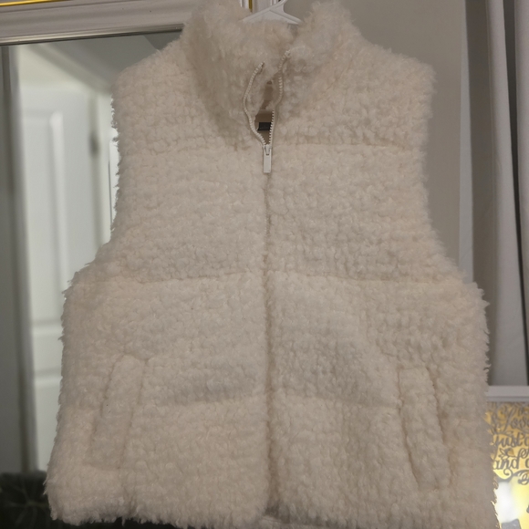 Universal Thread Jackets & Blazers - Universal Thread Cream Fleece Vest